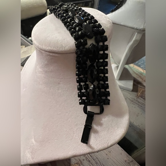 Costume jewelry black bracelet - Picture 2 of 4